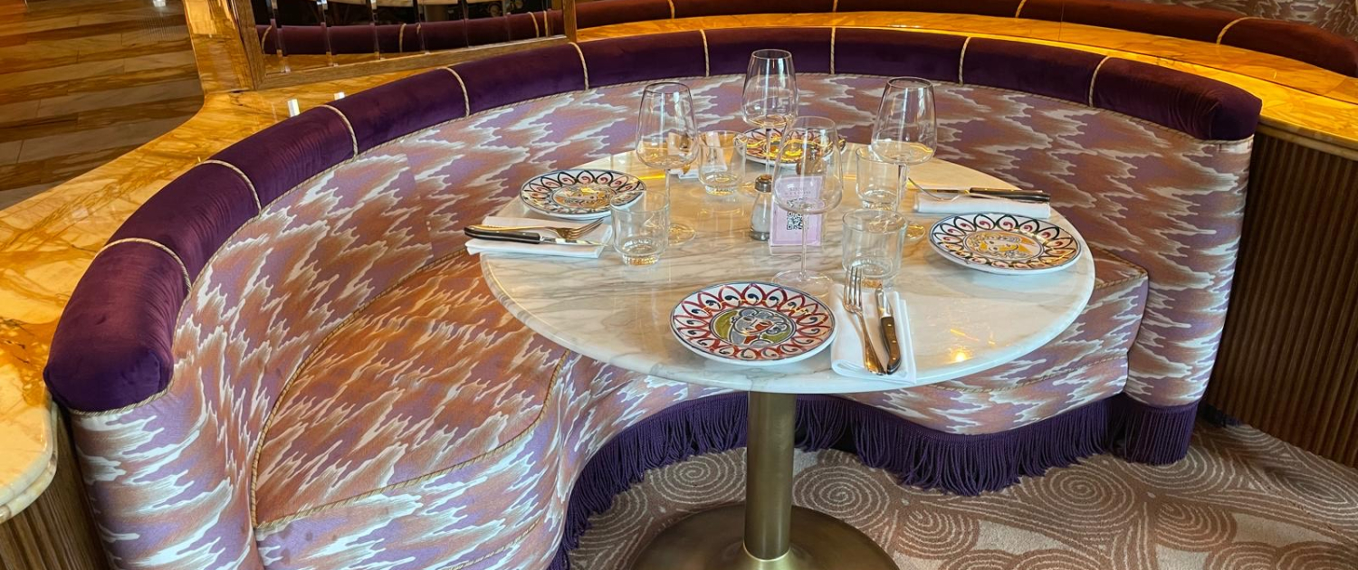 Divano-curvo-Cacioli-Gloria Osteria Milano